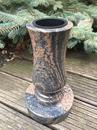 Granitvas med Halvstad och Sockel