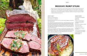 Grillade Köttläckerheter och Skogsdelikatesser: Män med Kastrull